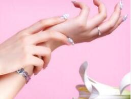 手部出现白癜风怎么治疗